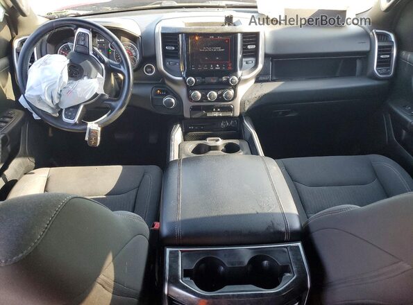 1C6RREFT2KN706427 2019 RAM 1500 Бордовый Вид панели приборов