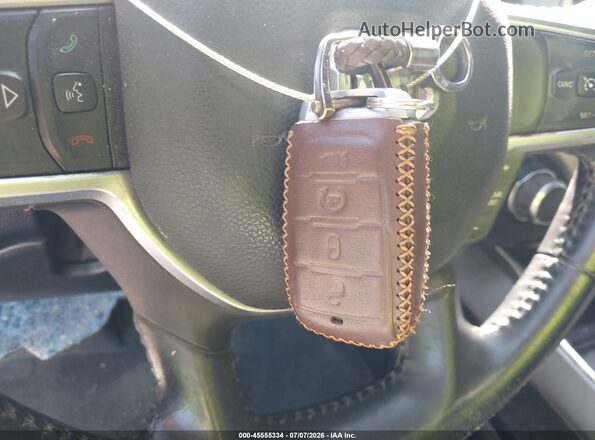 1C6RREFT2KN828902 2019 RAM 1500 Gray Vista del salpicadero