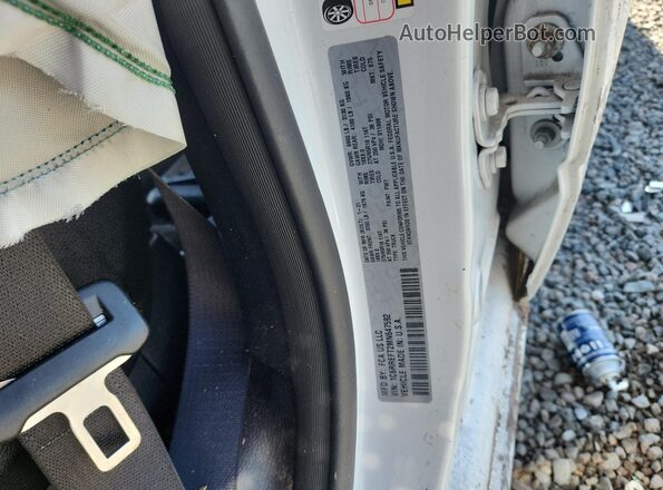 1C6RREFT2MN647592 2021 RAM 1500 White Շարժիչի բաժամունքի տեսք