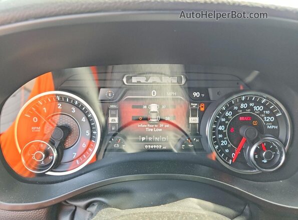 1C6RREFT2RN183789 2024 RAM 1500 Black ხელსაწყოთა პანელის ხედი