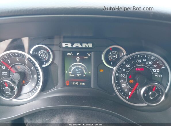 1C6RREFT3LN312002 2020 RAM 1500 Burgundy Rear seats view