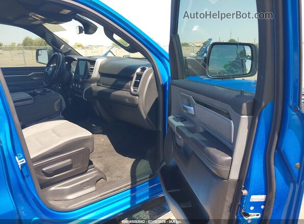 1C6RREFT3NN143358 2022 RAM 1500 Blue Front interior view