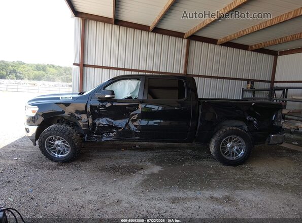 1C6RREFT4NN194643 2022 RAM 1500 Black Rear interior view