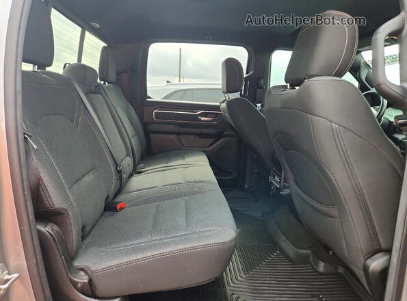 1C6RREFT6LN121691 2020 RAM 1500 Серебряный Вид задних сидений