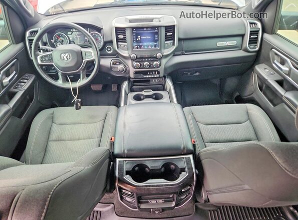 1C6RREFT6LN121691 2020 RAM 1500 Серебряный Вид панели приборов