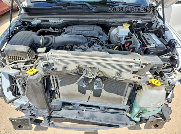 1C6RREFT7LN316828 2020 RAM 1500 White Սալոնի հետևի տեսք