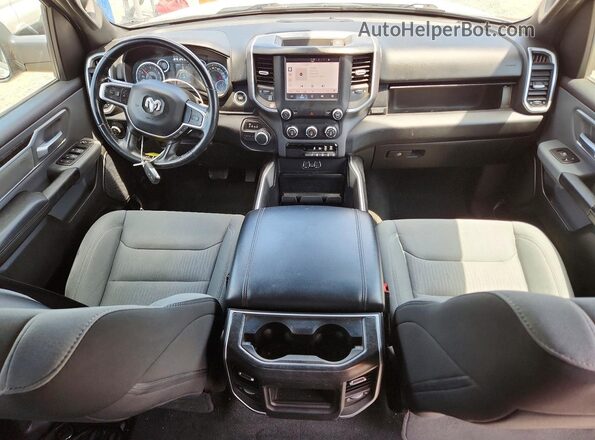 1C6RREFT7NN104577 2022 RAM 1500 White Widok deski rozdzielczej
