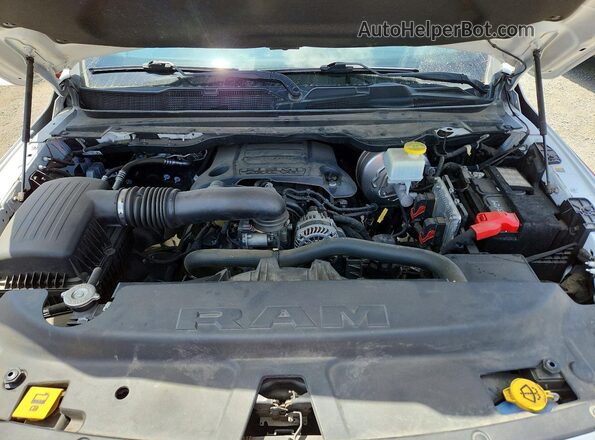 1C6RREFT7NN104577 2022 RAM 1500 White Widok wnętrza z tyłu