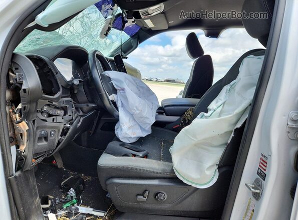 1C6RREFT8MN690690 2021 RAM 1500 White Vista interior delantera