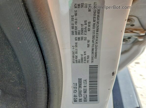 1C6RREFT8MN690690 2021 RAM 1500 White Vista del compartimento del motor