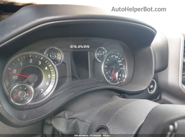 1C6RREFT8NN143002 2022 RAM 1500 Бордовый Вид задних сидений