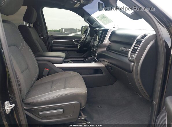 1C6RREFT9KN535580 2019 RAM 1500 Черный Вид салона спереди