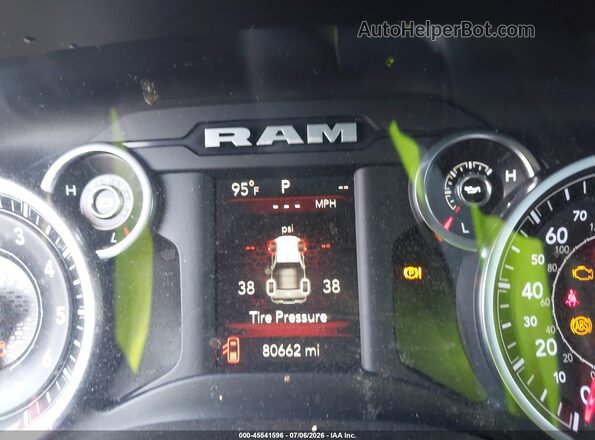 1C6RREFTXKN705915 2019 RAM 1500 White Հետևի նստատեղերի տեսք
