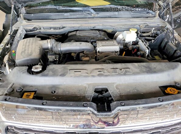 1C6RREHT3KN894890 2019 RAM 1500 Черный Вид задней части салона