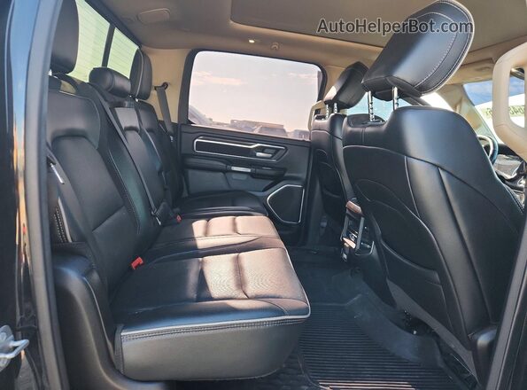 1C6RREJT0MN609530 2021 RAM 1500 Black Widok tylnych siedzeń