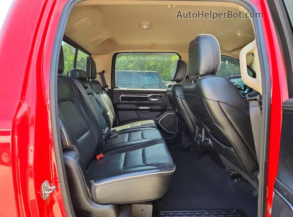 1C6RREJT3KN596267 2019 RAM 1500 Red Vista de los asientos traseros