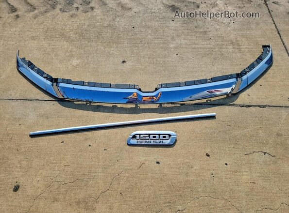 1C6RREJT4NN261314 2022 RAM 1500 White Vista del compartimento del motor
