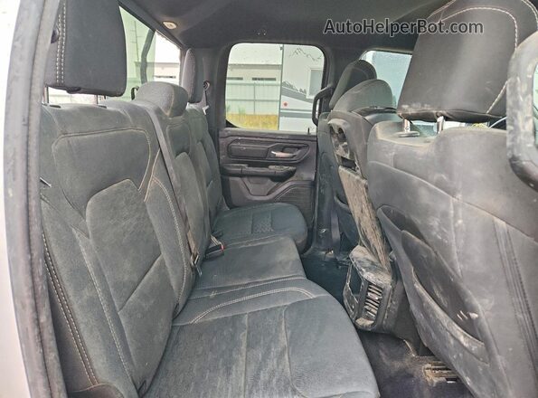 1C6RRFCG7SN554562 2025 RAM 1500 White Vista de los asientos traseros