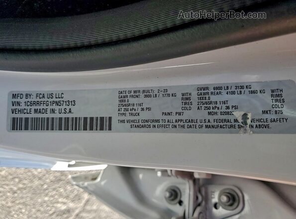 1C6RRFFG1PN571313 2023 RAM 1500 White Vista del compartimento del motor