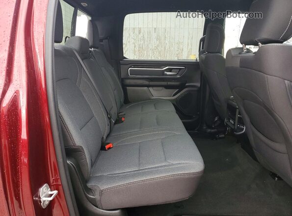 1C6RRFFG2NN455406 2022 RAM 1500 Бордовый Вид задней части салона