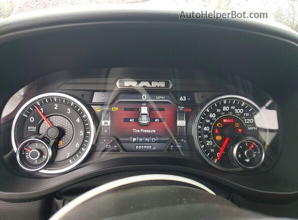 1C6RRFFG2NN455406 2022 RAM 1500 Бордовый Вид щитка приборов