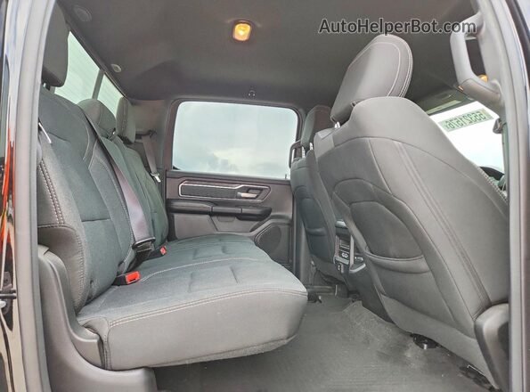 1C6RRFFG6LN251558 2020 RAM 1500 Black Widok tylnych siedzeń