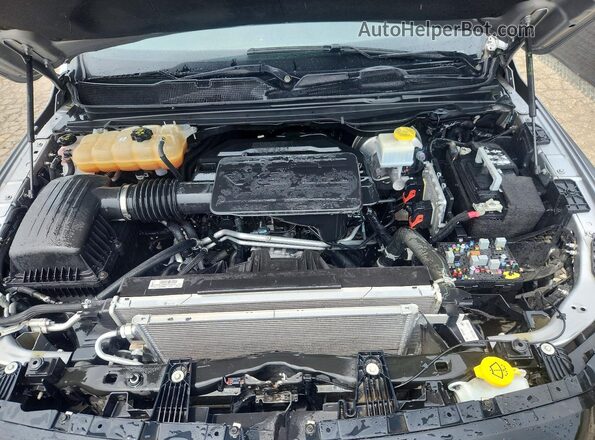1C6RRFFG6MN588295 2021 RAM 1500 Silver Vista interior trasera