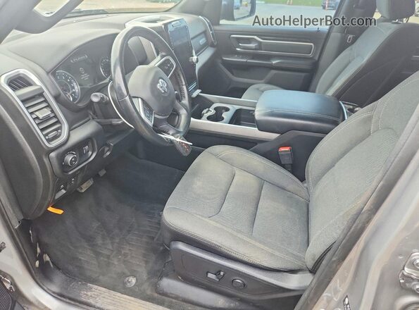 1C6RRFFG6MN588295 2021 RAM 1500 Silver Vista interior delantera