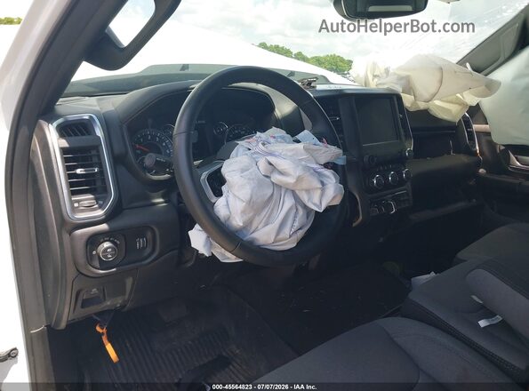 1C6RRFFG9RN222046 2024 RAM 1500 White წინა სალონის ხედი