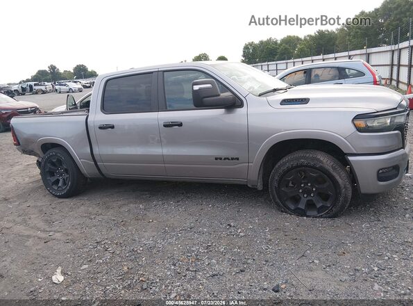 1C6RRFFGXSN508462 2025 RAM 1500 Silver Rear interior view