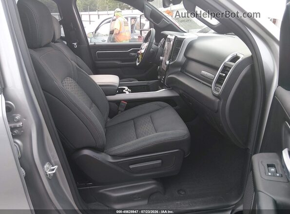1C6RRFFGXSN508462 2025 RAM 1500 Silver Front interior view