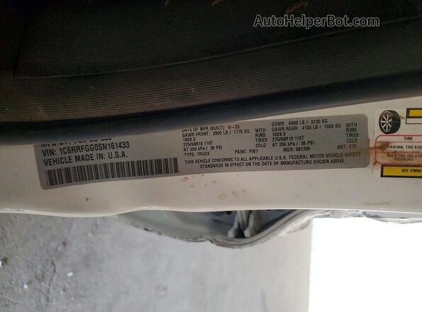 1C6RRFGG0SN161433 2025 RAM 1500 White Widok komory silnika