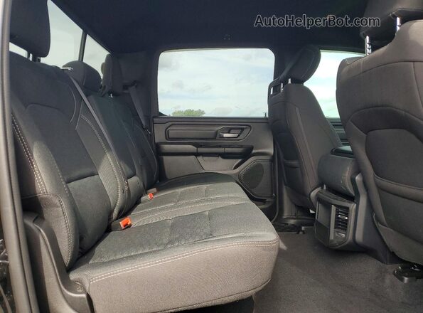 1C6RRFGG1SN676649 2025 RAM 1500 Black Widok tylnych siedzeń