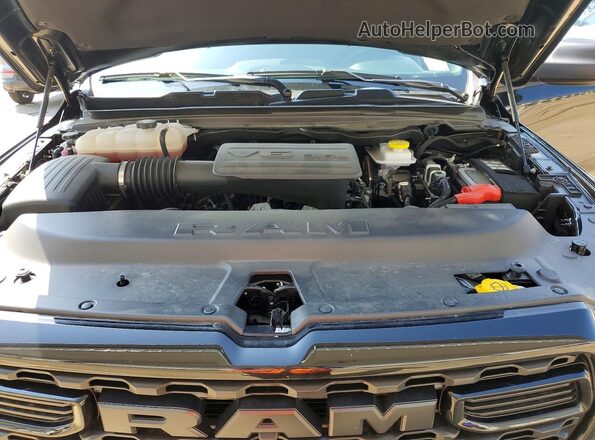 1C6RRFGG4SN646738 2025 RAM 1500 Черный Вид задней части салона