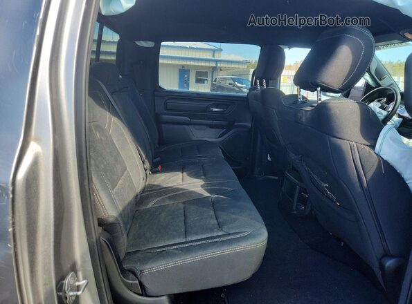 1C6RRFGG5SN681062 2025 RAM 1500 Silver Vista de los asientos traseros