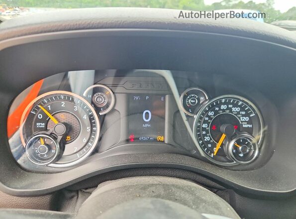 1C6SRECG9MN819772 2021 RAM 1500 White Вид щитка приладів