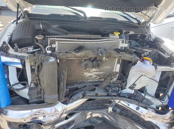 1C6SRFBT0LN192673 2020 RAM 1500 White უკანა სალონის ხედი