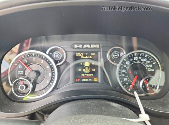 1C6SRFBT1LN215488 2020 RAM 1500 Красный Вид щитка приборов
