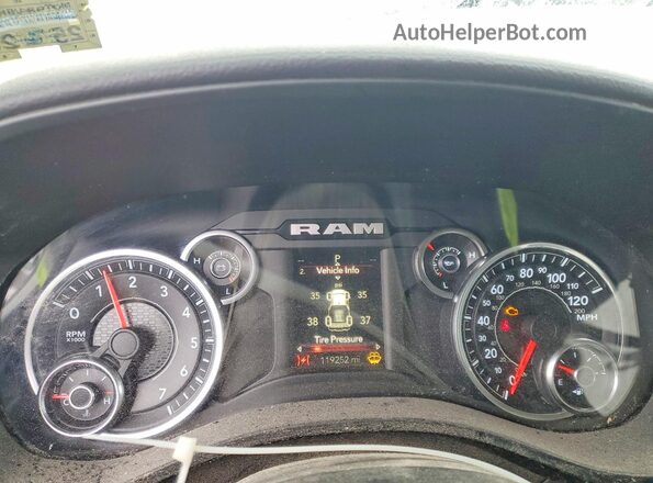 1C6SRFBT1LN364595 2020 RAM 1500 White Widok zestawu wskaźników