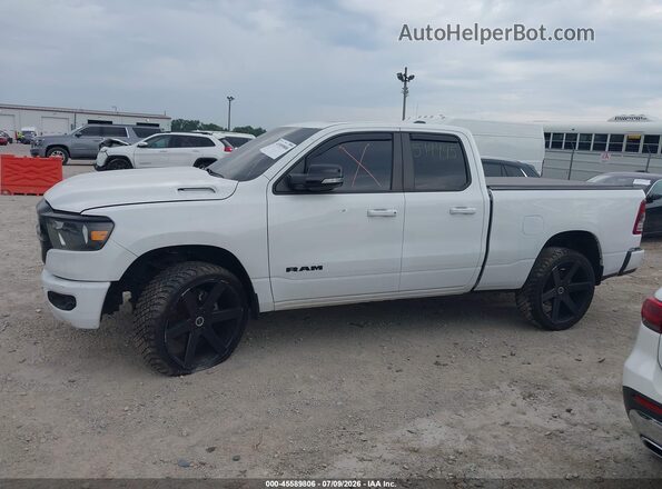 1C6SRFBT3MN831615 2021 RAM 1500 White Vista interior trasera