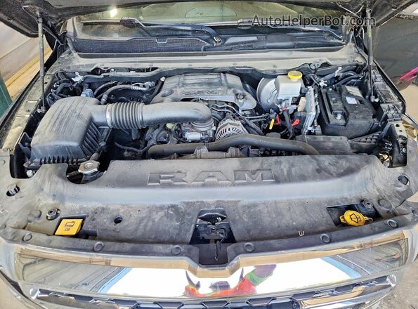1C6SRFBT6NN224545 2022 RAM 1500 Black Rear interior view