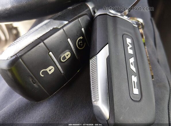 1C6SRFBT7LN222834 2020 RAM 1500 Gray Вид панелі приладів