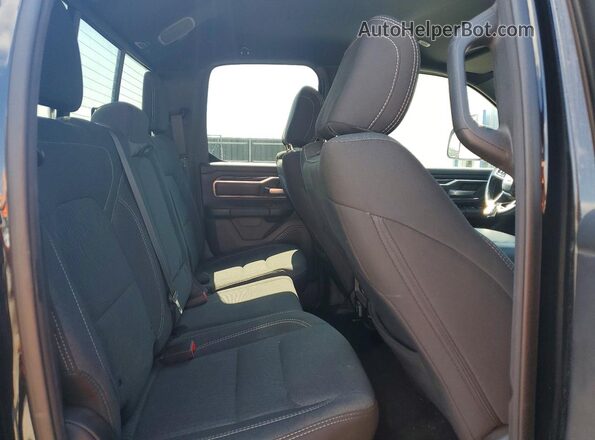 1C6SRFBT8KN736237 2019 RAM 1500 Черный Вид задних сидений