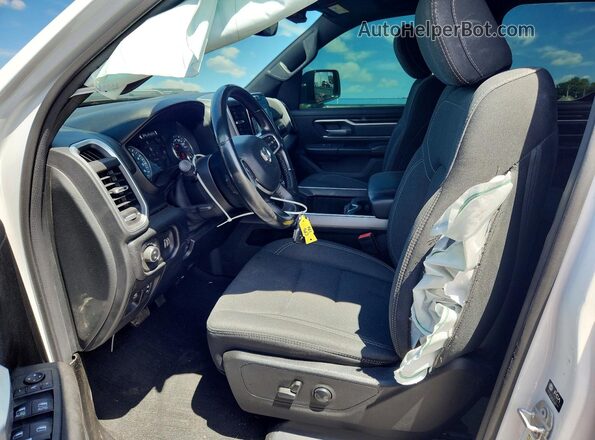 1C6SRFBT8NN118615 2022 RAM 1500 Белый Вид салона спереди