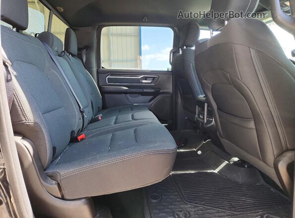 1C6SRFFM9NN374989 2022 RAM 1500 Black Vista de los asientos traseros