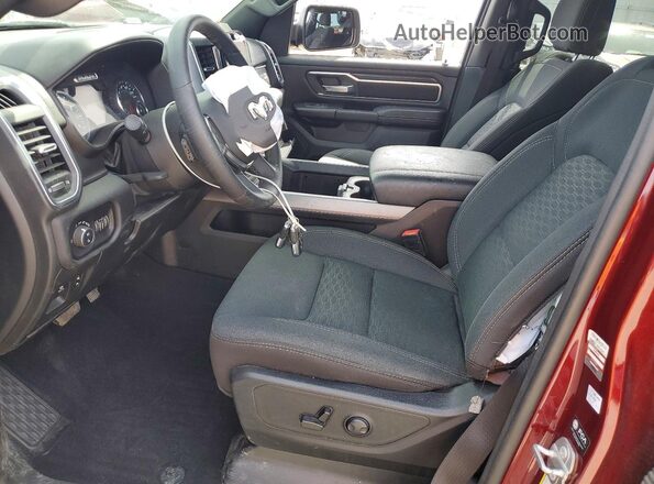 1C6SRFFP0SN553329 2025 RAM 1500 Burgundy Widok wnętrza z przodu