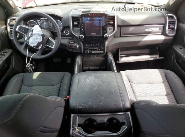 1C6SRFFP0SN553329 2025 RAM 1500 Burgundy Widok deski rozdzielczej