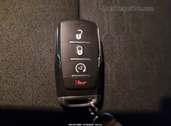 1C6SRFFP2TN167514 2026 RAM 1500 Silver Vista del salpicadero