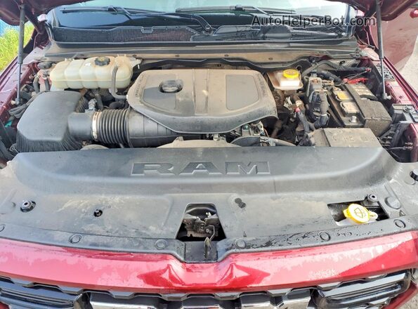 1C6SRFFP3SN670841 2025 RAM 1500 Red Widok wnętrza z tyłu