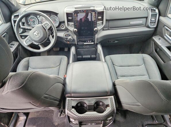 1C6SRFFP7SN581211 2025 RAM 1500 Черный Вид панели приборов